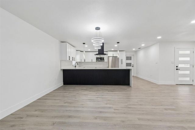 7906 N FREMONT AVENUE, Tampa, FL 33604