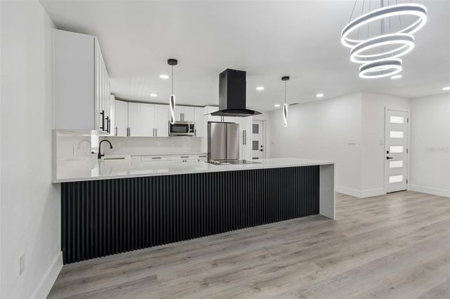 7906 N FREMONT AVENUE, Tampa, FL 33604