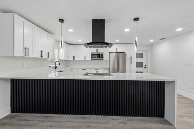 7906 N FREMONT AVENUE, Tampa, FL 33604