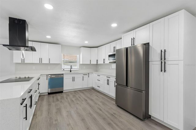 7906 N FREMONT AVENUE, Tampa, FL 33604