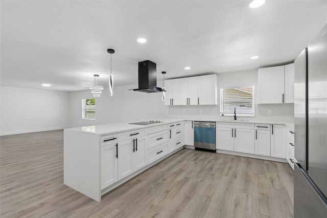 7906 N FREMONT AVENUE, Tampa, FL 33604