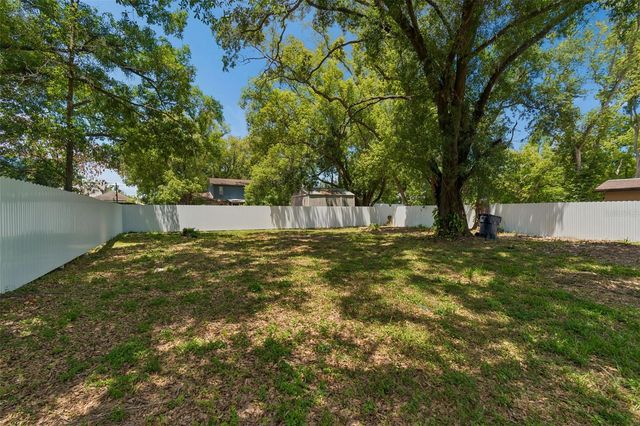 7906 N FREMONT AVENUE, Tampa, FL 33604