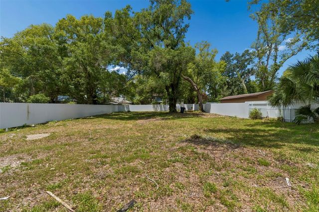 7906 N FREMONT AVENUE, Tampa, FL 33604