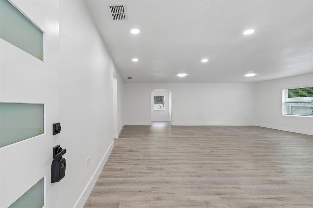 Image 12 of property listing at 7906 N FREMONT AVENUE, Tampa, FL 33604