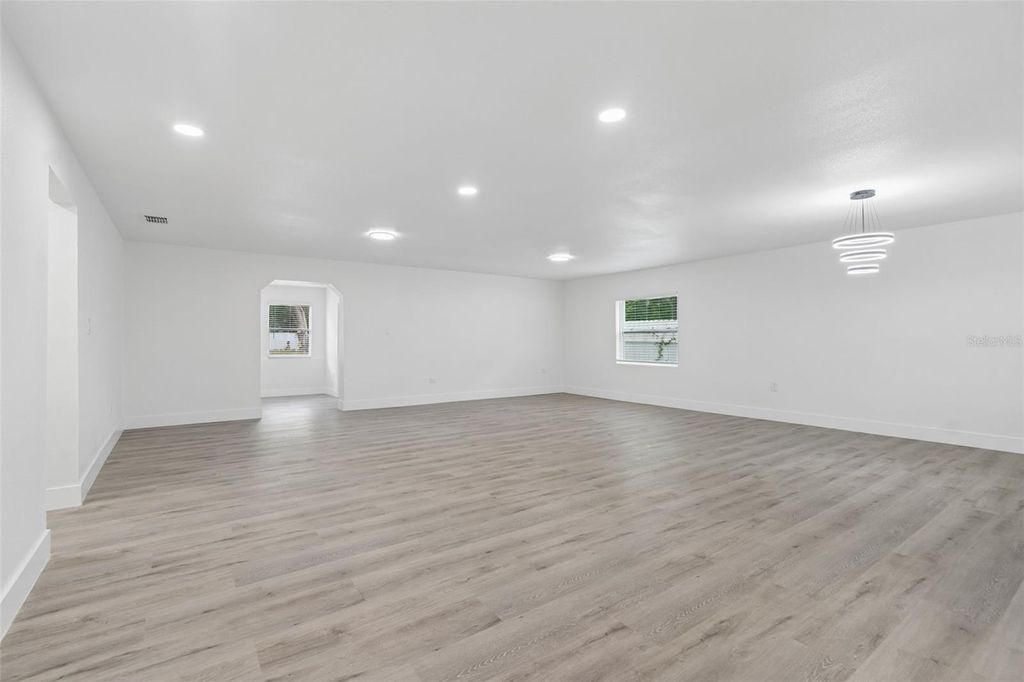 Image 14 of property listing at 7906 N FREMONT AVENUE, Tampa, FL 33604