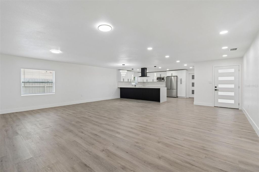 Image 15 of property listing at 7906 N FREMONT AVENUE, Tampa, FL 33604
