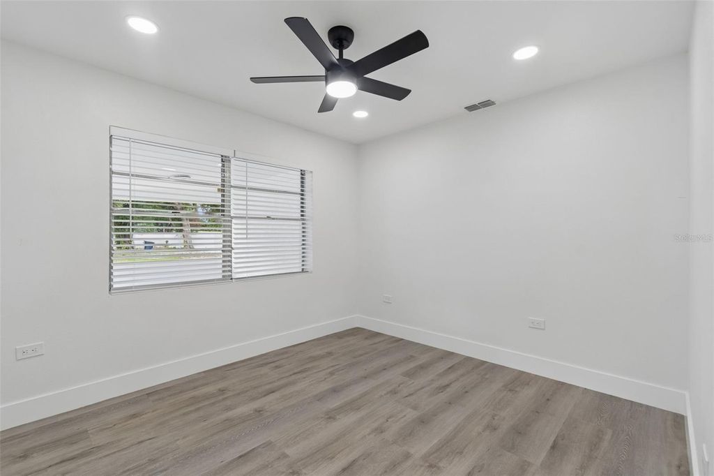 Image 39 of property listing at 7906 N FREMONT AVENUE, Tampa, FL 33604