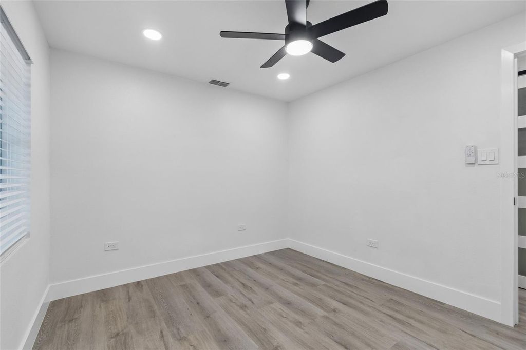 Image 40 of property listing at 7906 N FREMONT AVENUE, Tampa, FL 33604