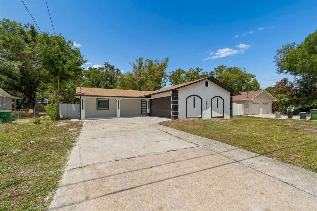 Image 7 of property listing at 7906 N FREMONT AVENUE, Tampa, FL 33604