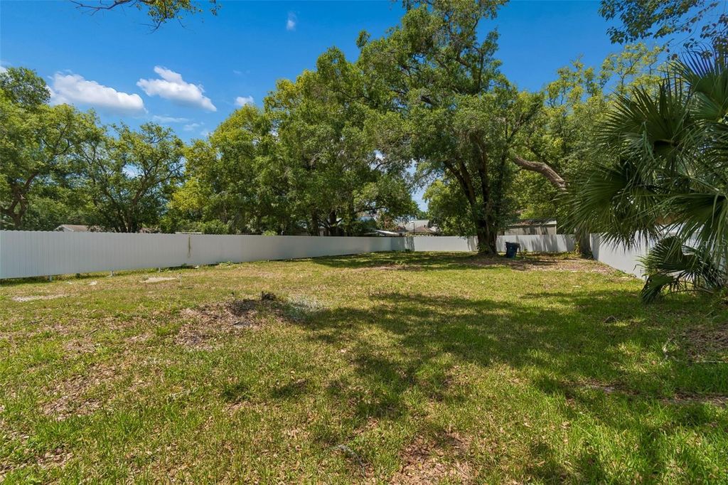 Image 75 of property listing at 7906 N FREMONT AVENUE, Tampa, FL 33604