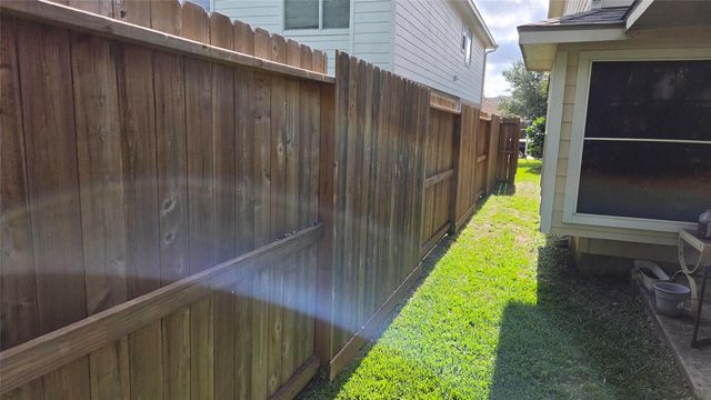 11047 Knobbley Oak Court, Houston, TX 77065