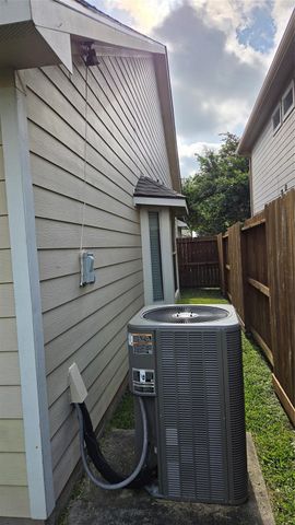11047 Knobbley Oak Court, Houston, TX 77065