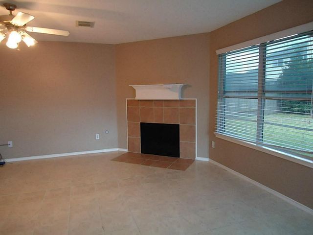 11047 Knobbley Oak Court, Houston, TX 77065