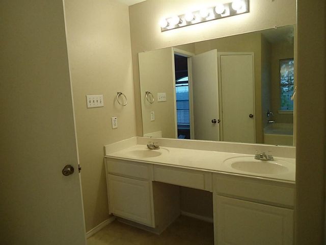 11047 Knobbley Oak Court, Houston, TX 77065