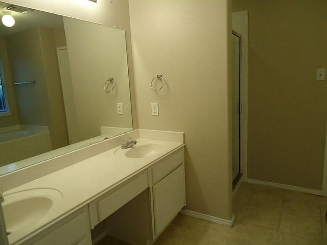 11047 Knobbley Oak Court, Houston, TX 77065