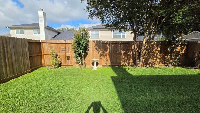 11047 Knobbley Oak Court, Houston, TX 77065