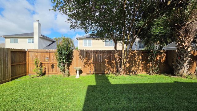 11047 Knobbley Oak Court, Houston, TX 77065
