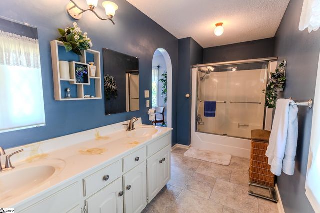124 Timberlake Circle, Inman, SC 29349