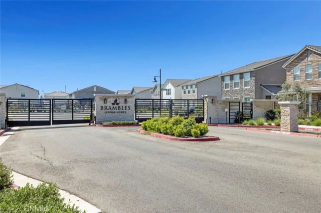 2725 E Teaberry Drive, Fresno, CA 93730