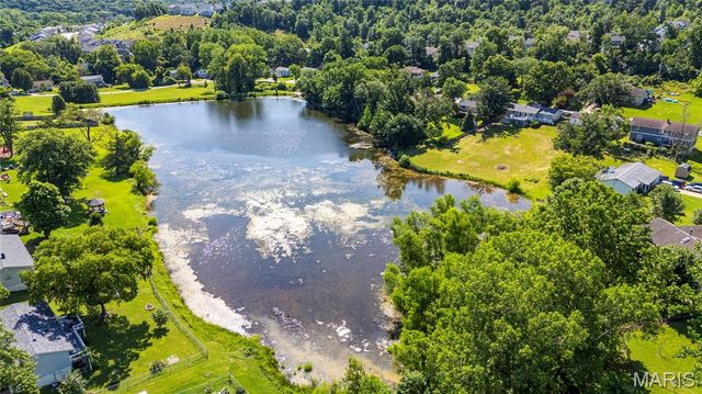 1889 Westbourne Way, Fenton, MO 63026