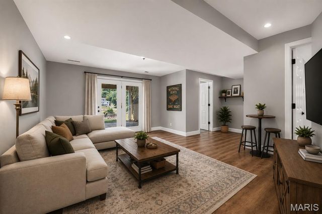 1889 Westbourne Way, Fenton, MO 63026