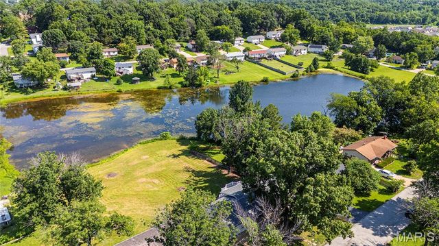 1889 Westbourne Way, Fenton, MO 63026