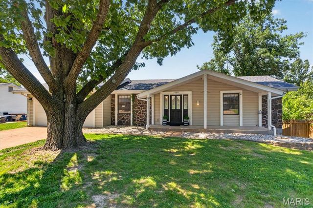 1889 Westbourne Way, Fenton, MO 63026