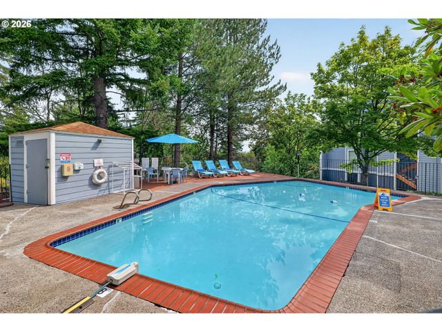 47 EAGLE CREST Dr 14, Lake Oswego, OR 97035