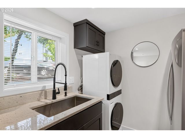 47 EAGLE CREST Dr 14, Lake Oswego, OR 97035