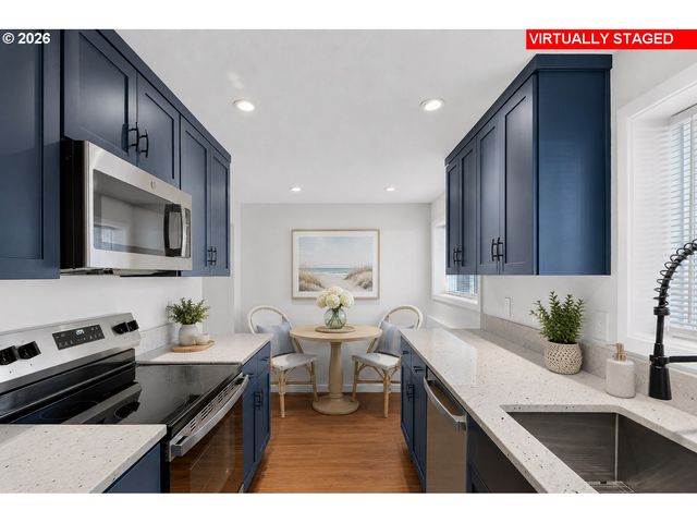47 EAGLE CREST Dr 14, Lake Oswego, OR 97035