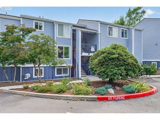 47 EAGLE CREST Dr 14, Lake Oswego, OR 97035