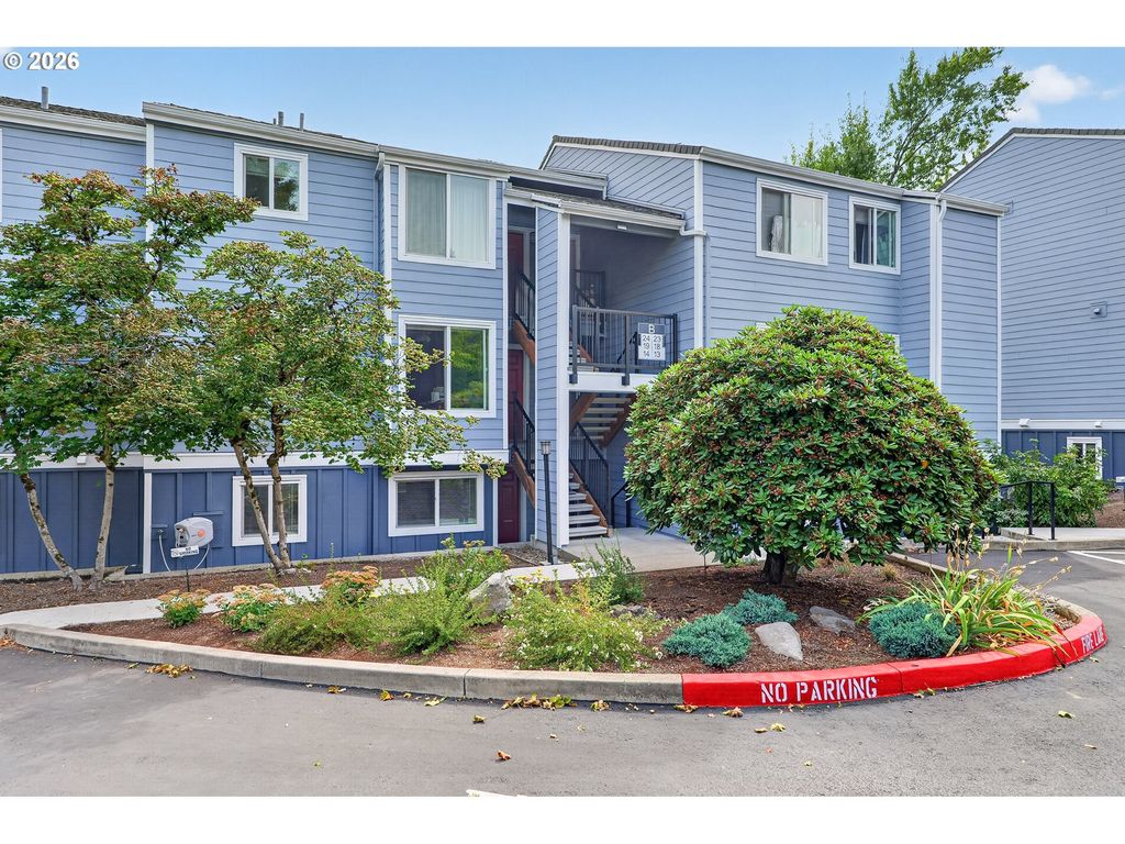 47 EAGLE CREST Dr 14, Lake Oswego, OR 97035
