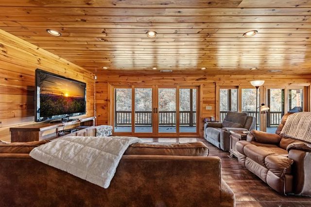 908 Cashes Valley Road, Cherry Log, GA 30522