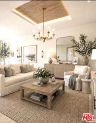171 N Church Lane PH10, Los Angeles, CA 90049