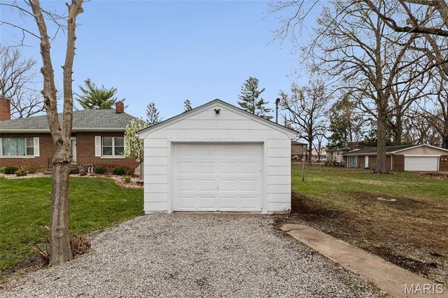 109 S 38th Street, Belleville, IL 62226