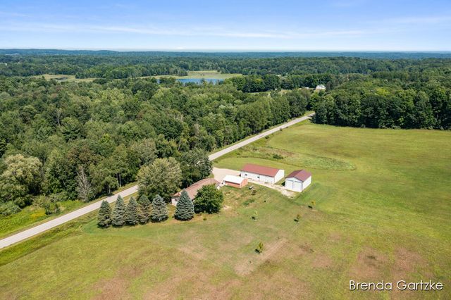 7480 E 5 Mile Road, White Cloud, MI 49349