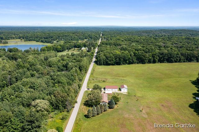 7480 E 5 Mile Road, White Cloud, MI 49349