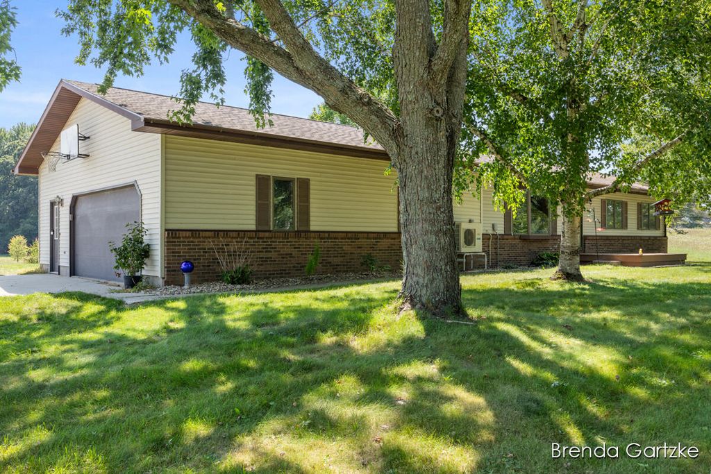 7480 E 5 Mile Road, White Cloud, MI 49349