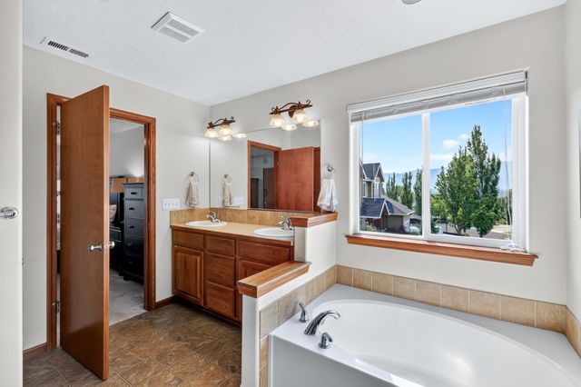 17007 E Morningside Ln, Spokane Valley, WA 99016