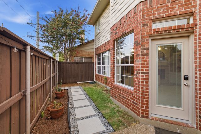 3903 Rive Lane, Addison, TX 75001