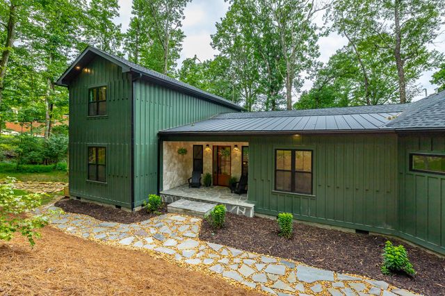 19 Stonehaven Drive, Signal Mountain, TN 37377
