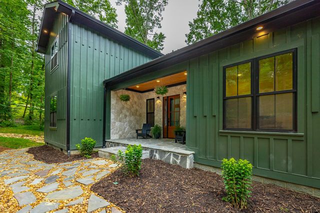 19 Stonehaven Drive, Signal Mountain, TN 37377