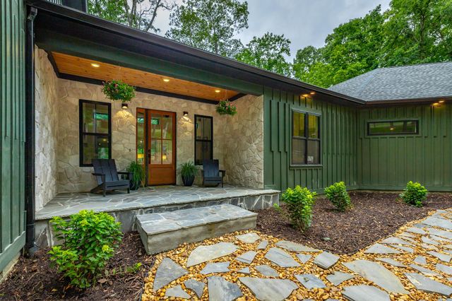 19 Stonehaven Drive, Signal Mountain, TN 37377