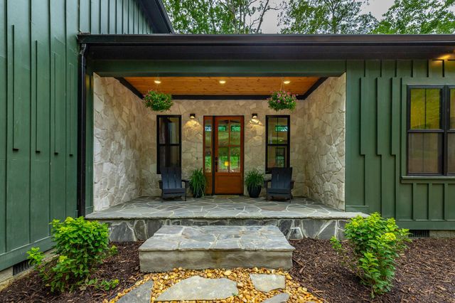 19 Stonehaven Drive, Signal Mountain, TN 37377
