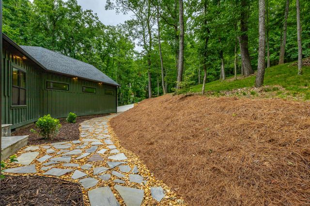 19 Stonehaven Drive, Signal Mountain, TN 37377