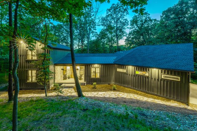 19 Stonehaven Drive, Signal Mountain, TN 37377