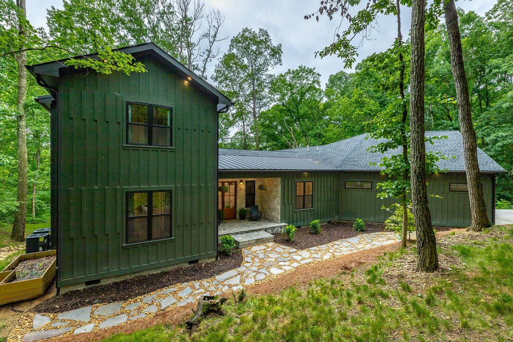 19 Stonehaven Drive, Signal Mountain, TN 37377
