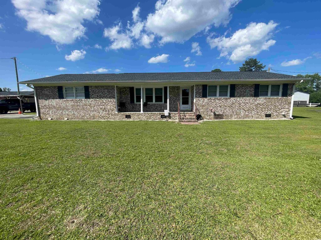 4637 Dogwood St., Loris, SC 29569