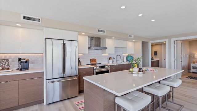 5400 OCEAN BOULEVARD 8-04, Sarasota, FL 34242