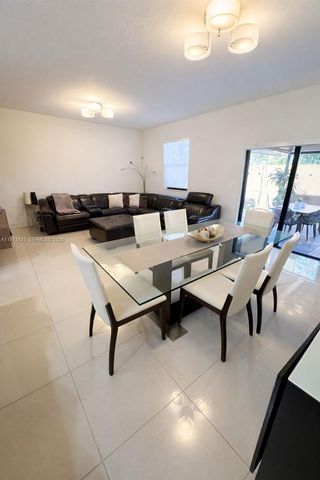 10255 NW 89th Ter, Doral, FL 33178